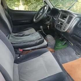 Nissan Urvan 2008