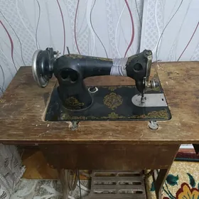 продается швейная машинка