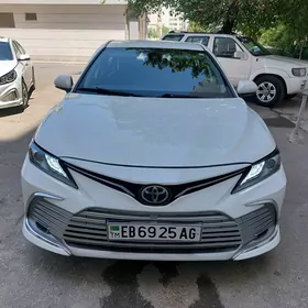 Toyota Camry 2021