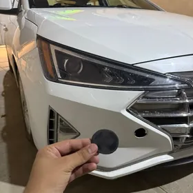 Hyundai elantra bemper kriska