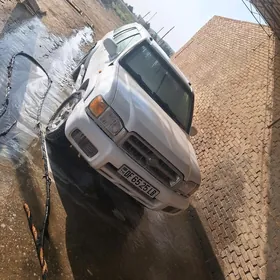 Nissan Pathfinder 1998