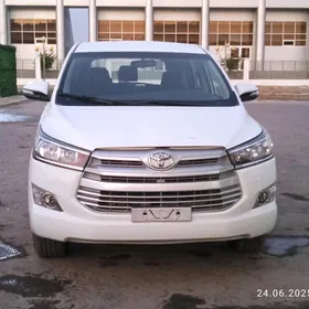 Toyota Innova 2022