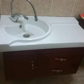 умывальник с полкой
