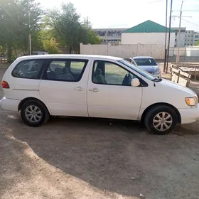 Toyota Sienna 1999