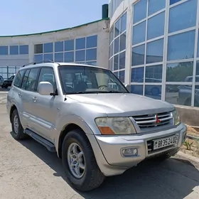 Mitsubishi Montero 2003