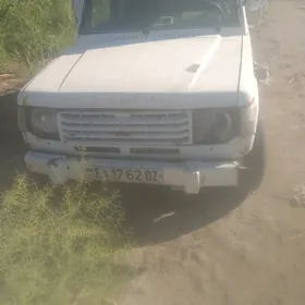 Mitsubishi Pajero 1990