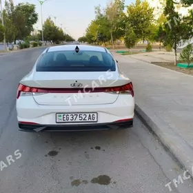 Hyundai Elantra 2022