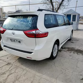 Toyota Sienna 2020
