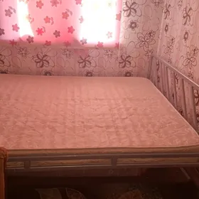 кровать