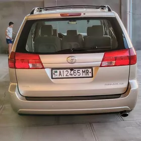 Toyota Sienna 2004
