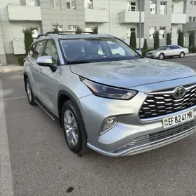 Toyota Highlander 2021