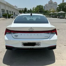 Hyundai Elantra 2022