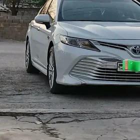 Toyota Camry Hybrid 2019