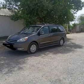 Toyota Sienna 2004