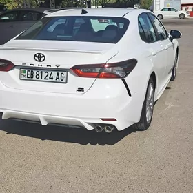 Toyota Camry 2021