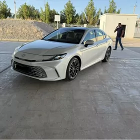 Toyota Camry 2025
