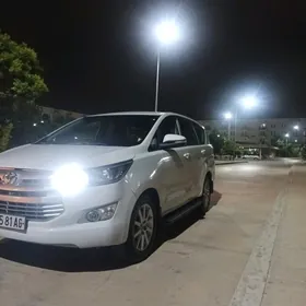 Toyota Innova 2019