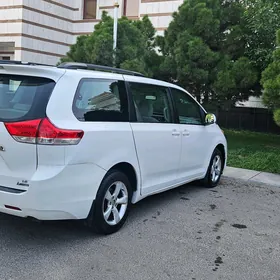Toyota Sienna 2010