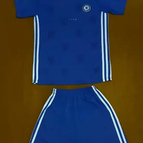 futbolka bilen şorty