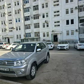 Toyota Fortuner 2010