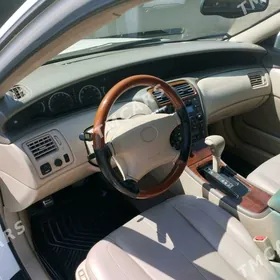 Toyota Avalon 2001