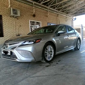 Toyota Camry 2021