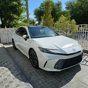 Toyota Camry 2025
