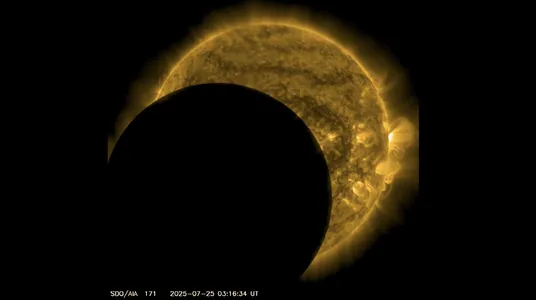 Aý we Ýer bir günde Günüň öňüni örtdi. NASA-nyň zondy seýrek hadysany ýazga aldy