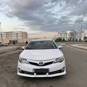 Toyota Camry 2014