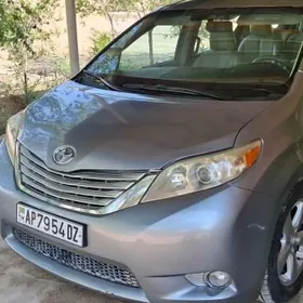 Toyota Sienna 2012
