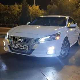 Nissan Altima 2020