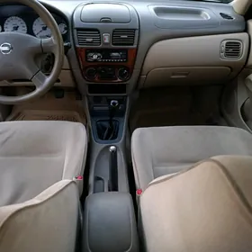 Nissan Sunny 2004