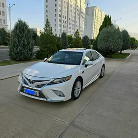 Toyota Camry 2018