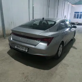 Hyundai Elantra 2022