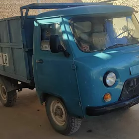 UAZ 452 1980