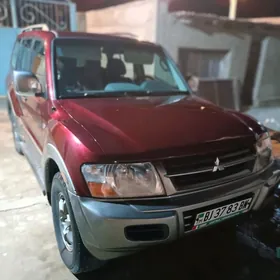 Mitsubishi Montero 2002