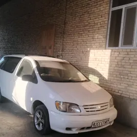 Toyota Sienna 2002