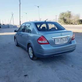 Nissan Versa 2011