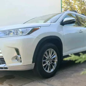 Toyota Highlander Hybrid 2019
