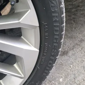 Bridgestone 255/45/20