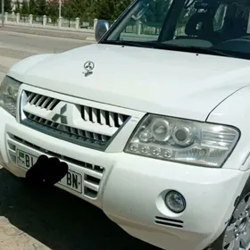 Mitsubishi Pajero 2004
