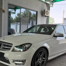 Mercedes-Benz C350 2012