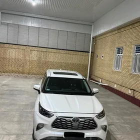 Toyota Highlander 2022
