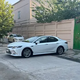 Toyota Camry 2018