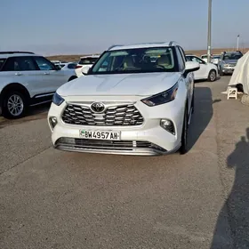 Toyota Highlander 2021