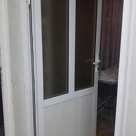 пластиковые двери