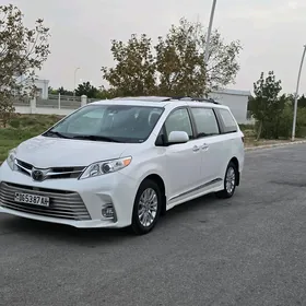 Toyota Sienna 2019