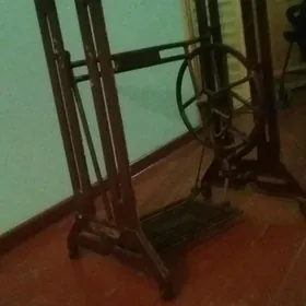 Tikin maşiniñ aýagy