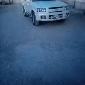 Infiniti QX4 1999
