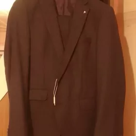новый костюм брюк